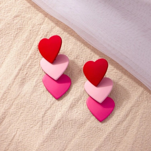 ❤️ Fun Gradient Heart Tassel Stud Earrings ❤️ - Picture 4 of 6